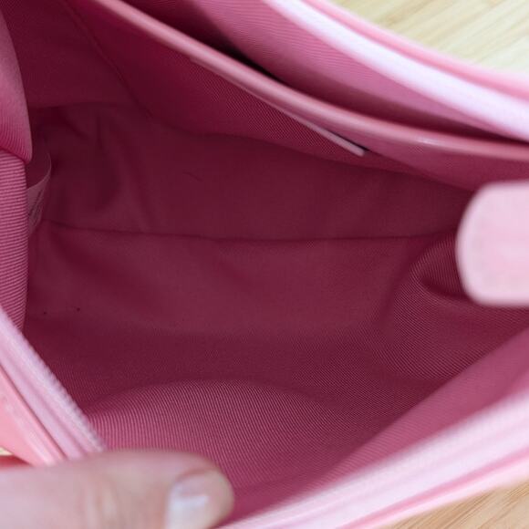 GLYNIT Molly Shoulder Bag in Patent True Pink - Picture 3 of 8